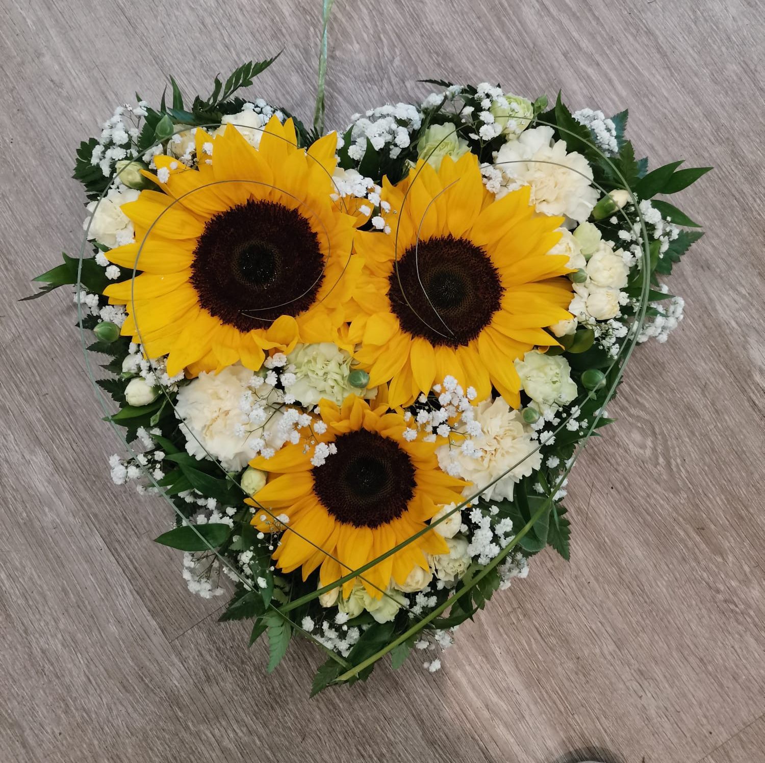 Sydämen muotoiset kukkalaitteet